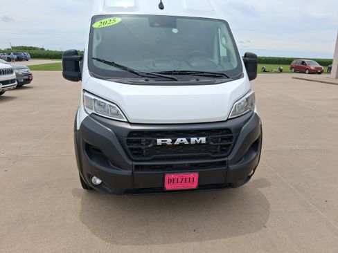 Used 2025 RAM ProMaster 2500 w/ Convenience Group FWD image 3