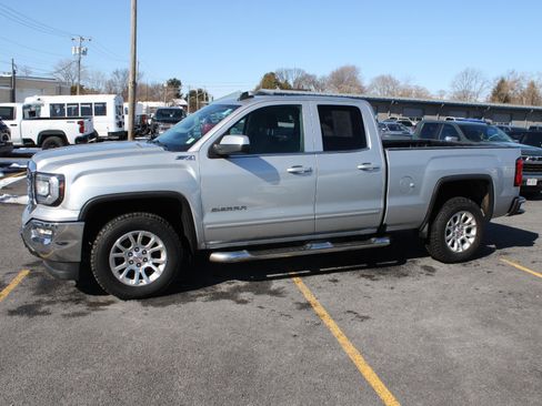 Used 2019 GMC Sierra 1500 SLE w/ SLE Value Package AWD/4WD image 5