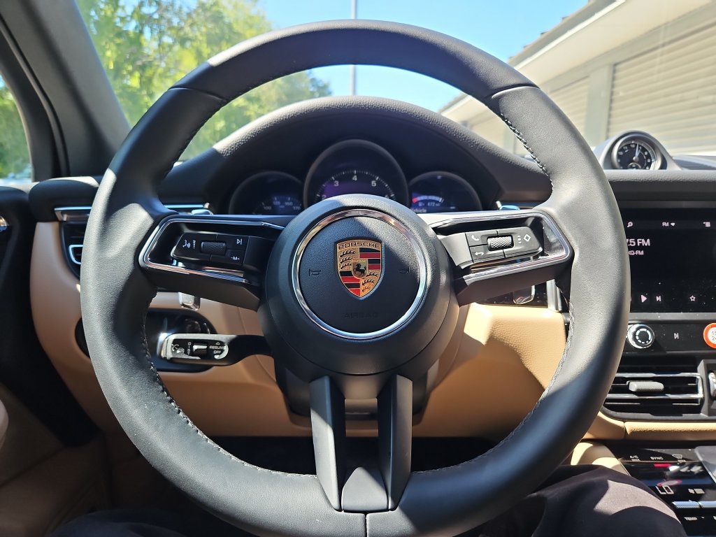 Certified 2026 Porsche Macan AWD/4WD image 34