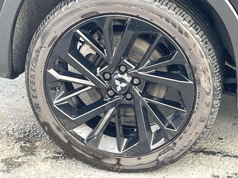 Used 2024 Mitsubishi Outlander SE Black Edition image 32