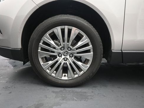 Used 2024 Toyota Venza Limited AWD/4WD image 12