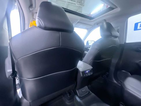 Used 2020 Toyota Highlander XLE image 37