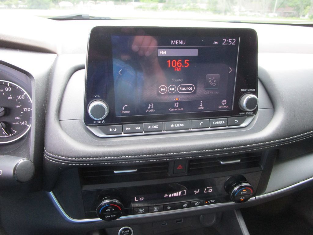 Used 2023 Nissan Rogue SV FWD image 34