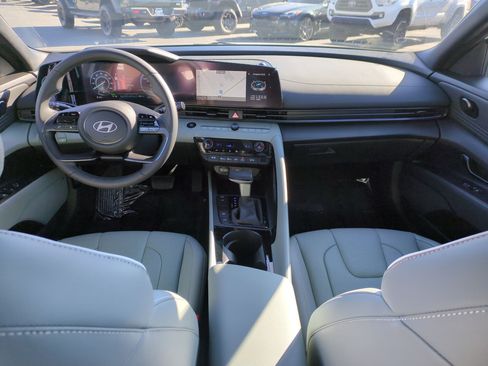 Certified 2025 Hyundai Elantra Limited image 29