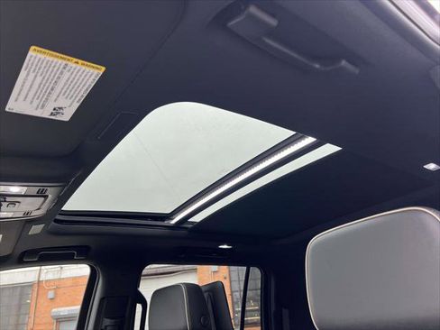 Used 2025 Chevrolet Suburban Premier image 23