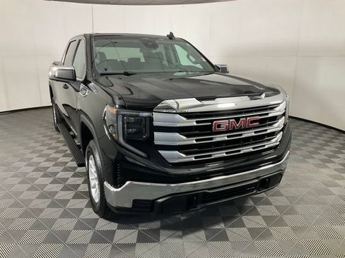 Used 2024 GMC Sierra 1500 SLE AWD/4WD image 3