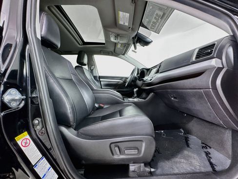 Certified 2019 Toyota Highlander XLE AWD/4WD image 30