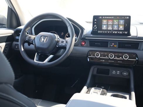 New 2025 Honda Pilot Touring image 31