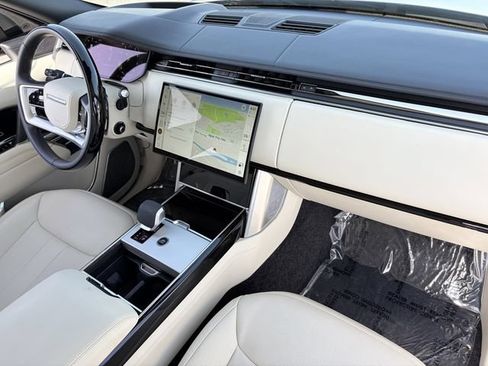 Used 2025 Land Rover Range Rover Autobiography AWD/4WD image 21