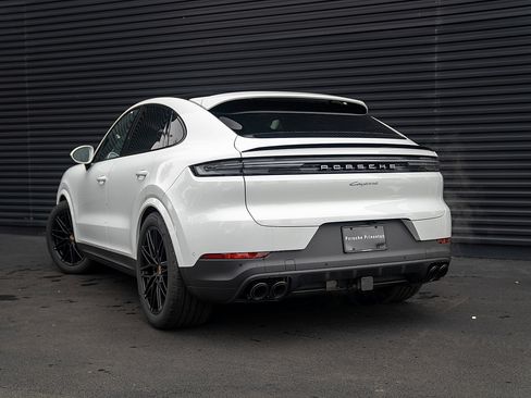 Used 2025 Porsche Cayenne Coupe image 3