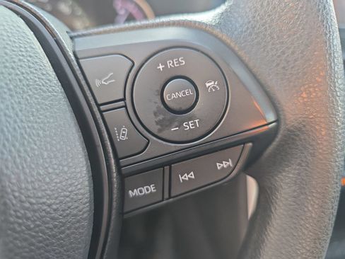 Used 2024 Toyota RAV4 XLE FWD image 17