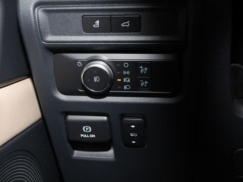 Used 2022 Ford Expedition Limited image 31