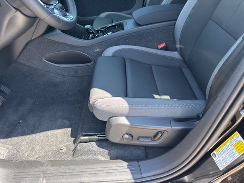 Used 2025 Volvo EX40 Core w/ Climate Package AWD/4WD image 16