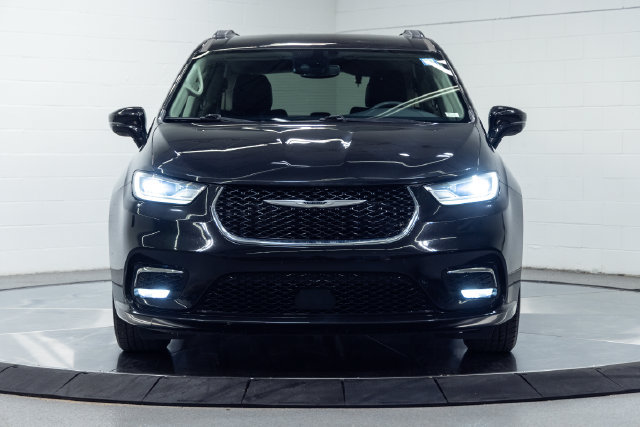 Used 2022 Chrysler Pacifica Touring-L FWD image 5