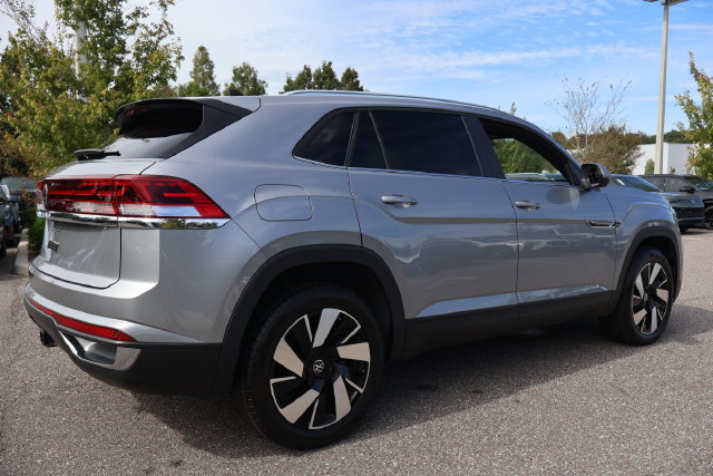 Certified 2024 Volkswagen Atlas Cross Sport SE FWD image 8