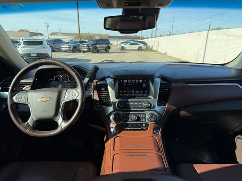 Used 2018 Chevrolet Suburban Premier image 12