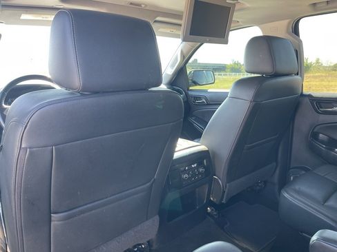 Used 2018 Chevrolet Suburban LT image 25