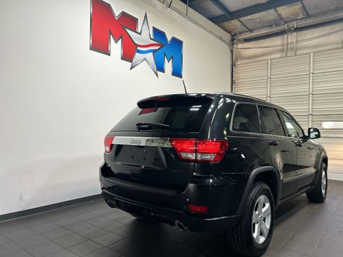 Used 2011 Jeep Grand Cherokee Laredo RWD image 3