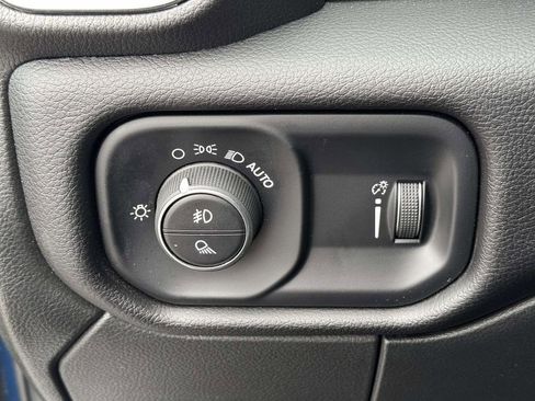 Used 2024 RAM 2500 Big Horn w/ Bed Utility Group image 27