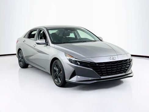 Used 2023 Hyundai Elantra SEL FWD image 3