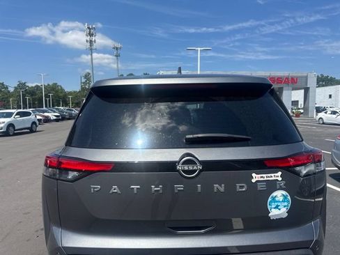 Used 2022 Nissan Pathfinder S FWD image 8