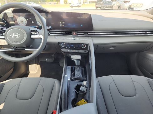Certified 2024 Hyundai Elantra SEL FWD image 9