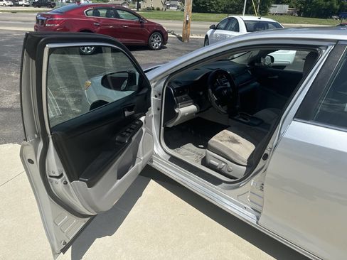 Used 2012 Toyota Camry LE image 12
