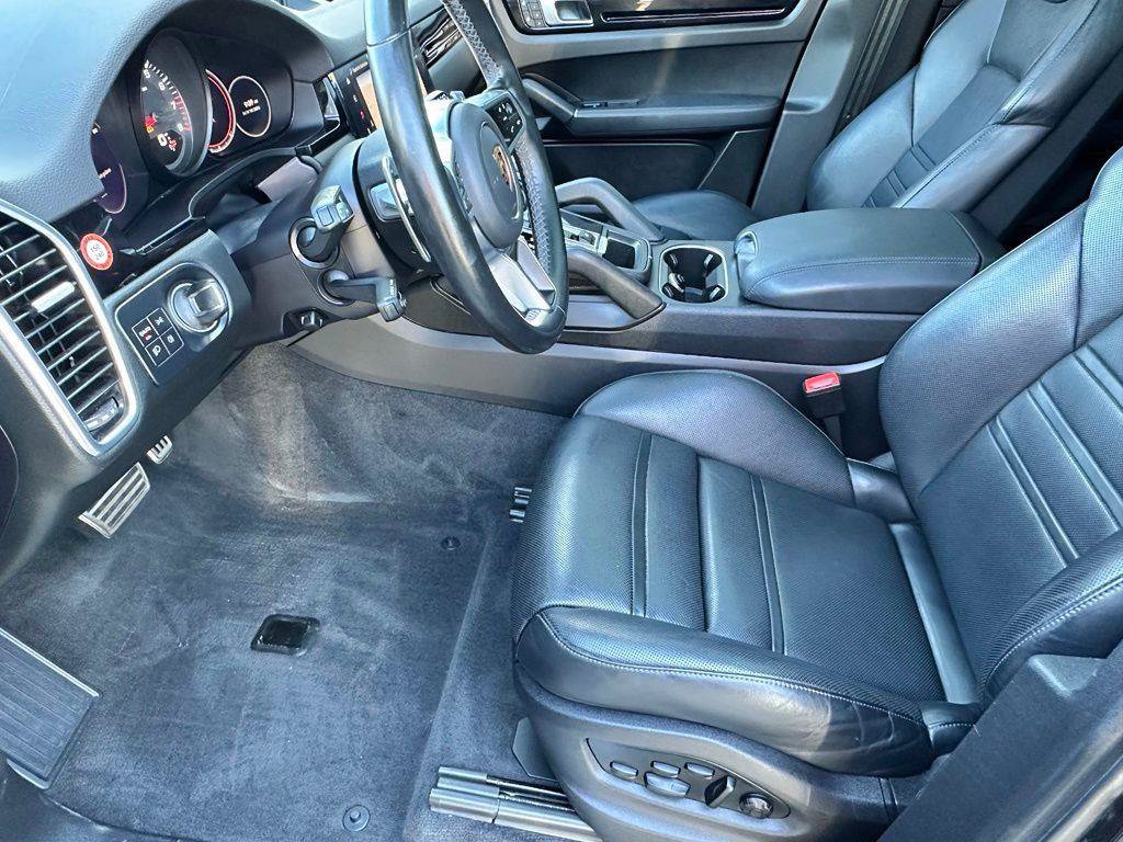 Used 2022 Porsche Cayenne S AWD/4WD image 6