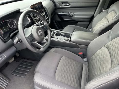 Used 2025 Nissan Pathfinder SV AWD/4WD image 27