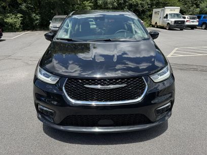 Used 2024 Chrysler Pacifica Touring-L