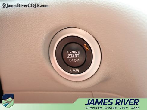 Used 2024 Chrysler Pacifica Touring-L FWD image 30