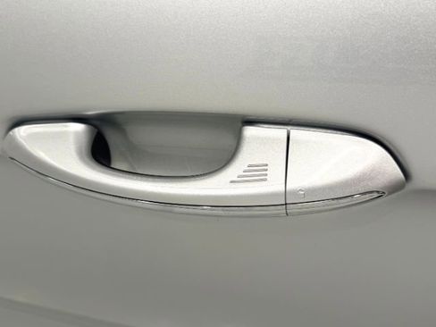 Used 2018 Ford Edge Titanium w/ Technology Package image 18