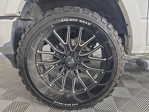 Used 2019 RAM 1500 Laramie RWD image 7