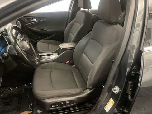 Used 2017 Chevrolet Malibu LT FWD image 13