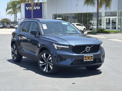New 2026 Volvo XC40 B5 Ultra w/ Climate Package
