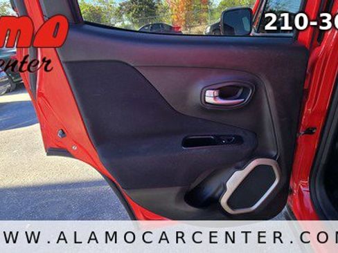 Used 2015 Jeep Renegade Latitude image 31