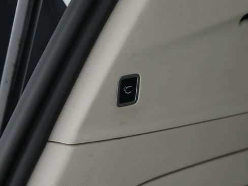 Used 2022 Chrysler Pacifica Touring-L image 16