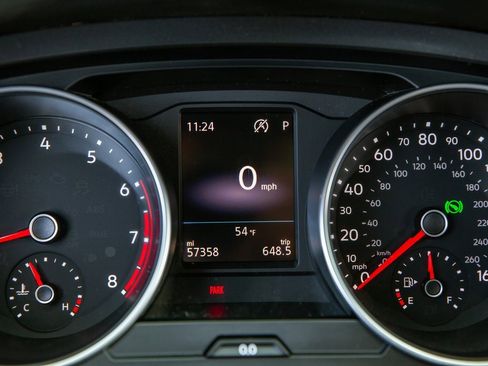 Used 2020 Volkswagen Tiguan SE w/ Panoramic Sunroof Package image 18