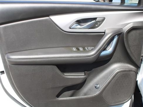 Used 2022 Chevrolet Blazer LT FWD image 12