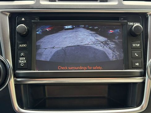 Used 2013 Toyota Highlander SE FWD image 12