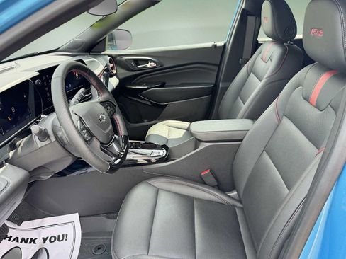 Used 2025 Chevrolet Trax RS FWD image 8