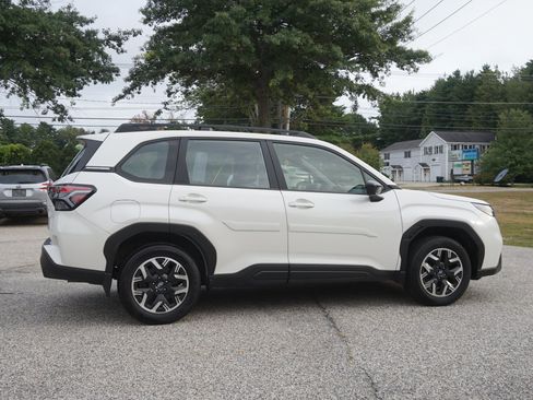 Used 2025 Subaru Forester AWD/4WD image 4