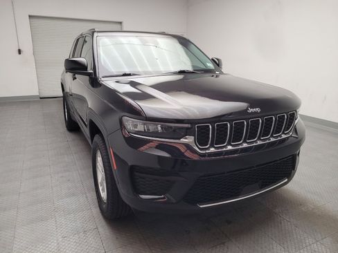 Used 2023 Jeep Grand Cherokee Laredo RWD image 14