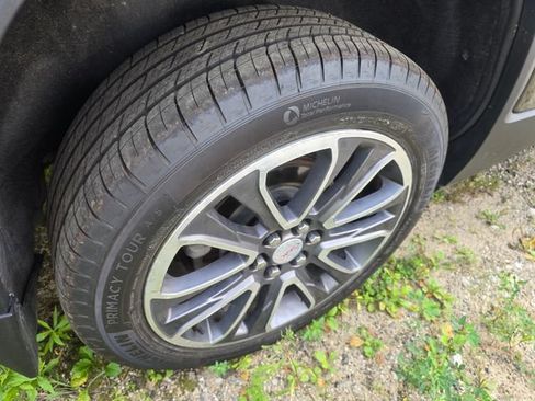 Used 2019 GMC Acadia SLT AWD/4WD image 7