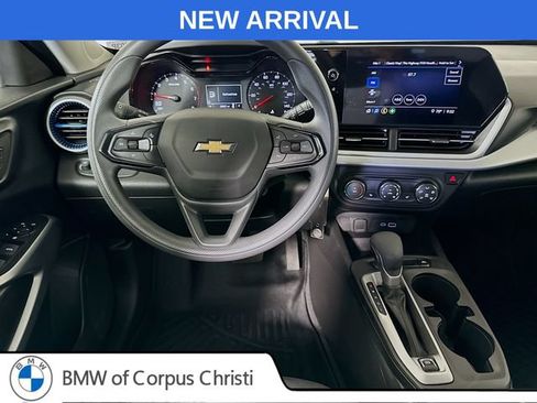 Used 2025 Chevrolet Trax LS w/ LS Convenience Package FWD image 22