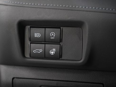 Used 2023 Toyota Highlander XSE image 25