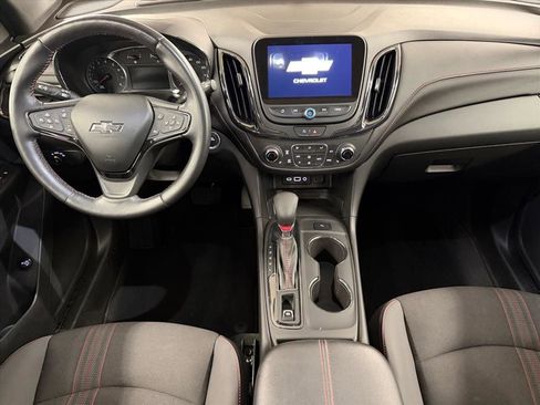 Used 2022 Chevrolet Equinox RS w/ Infotainment Package image 13