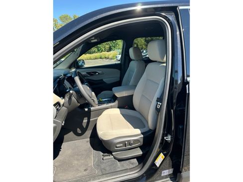 Used 2022 Chevrolet Traverse LS image 8