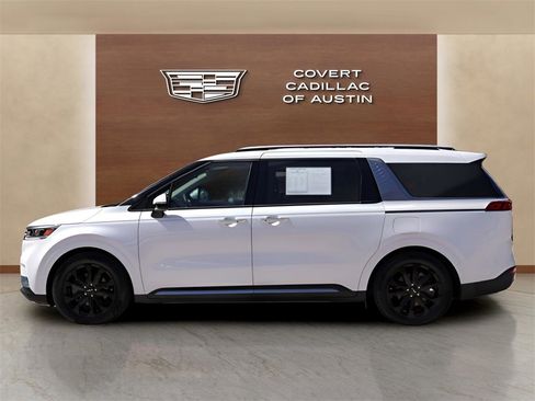 Used 2023 Kia Carnival SX Prestige image 2