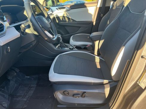 Used 2025 Volkswagen Taos SE image 22